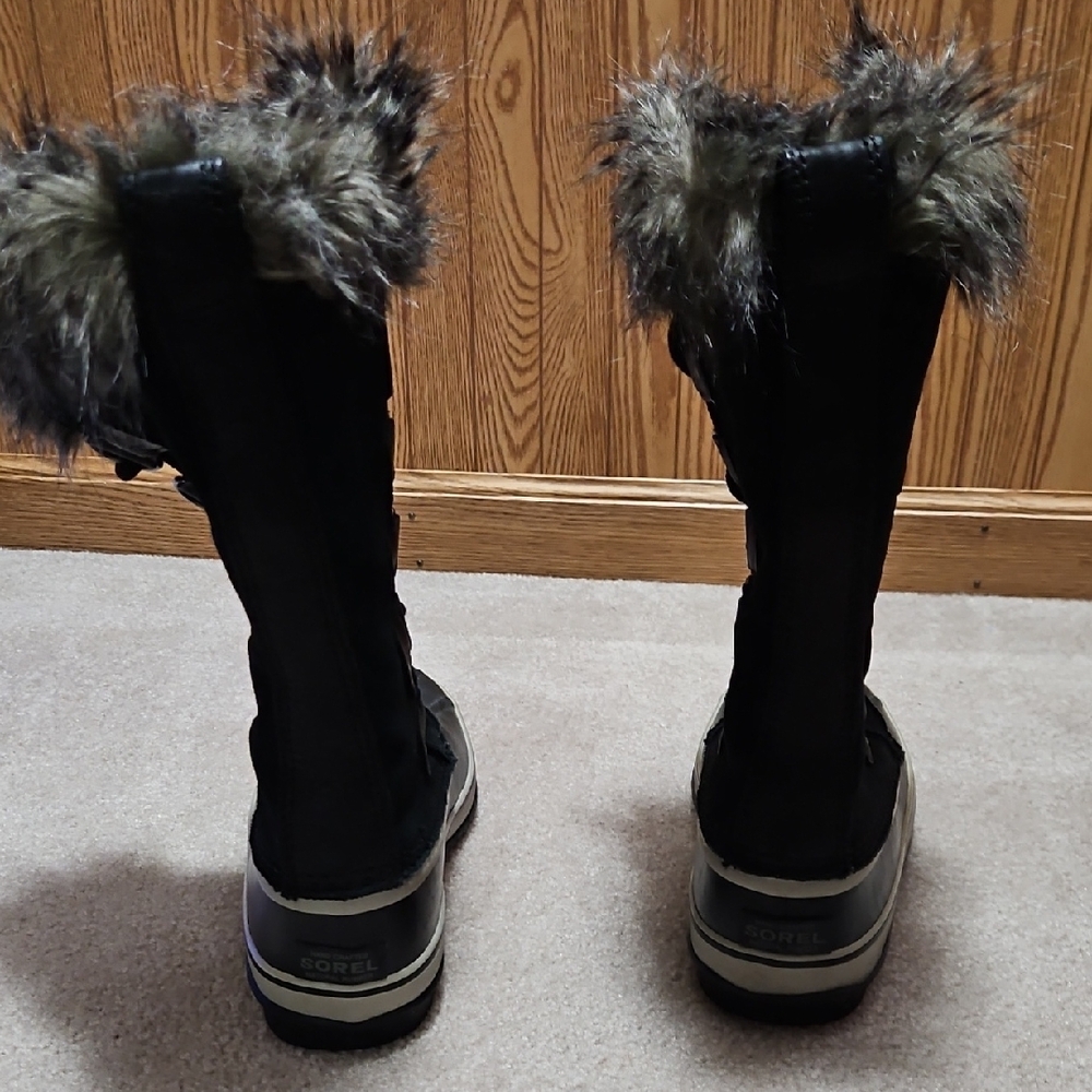 Sorel Women's Black and Gray Fur-Trimmed Winter Boots